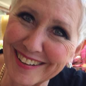 Meet your Posher, Carey